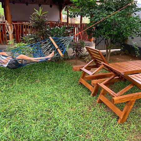 Vibushan Guest House Nilaveli Buitenkant foto