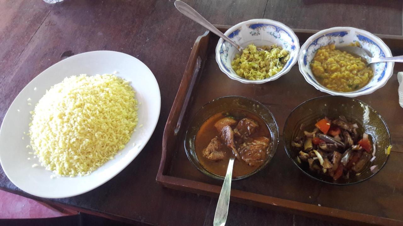 Vibushan Guest House Nilaveli Buitenkant foto
