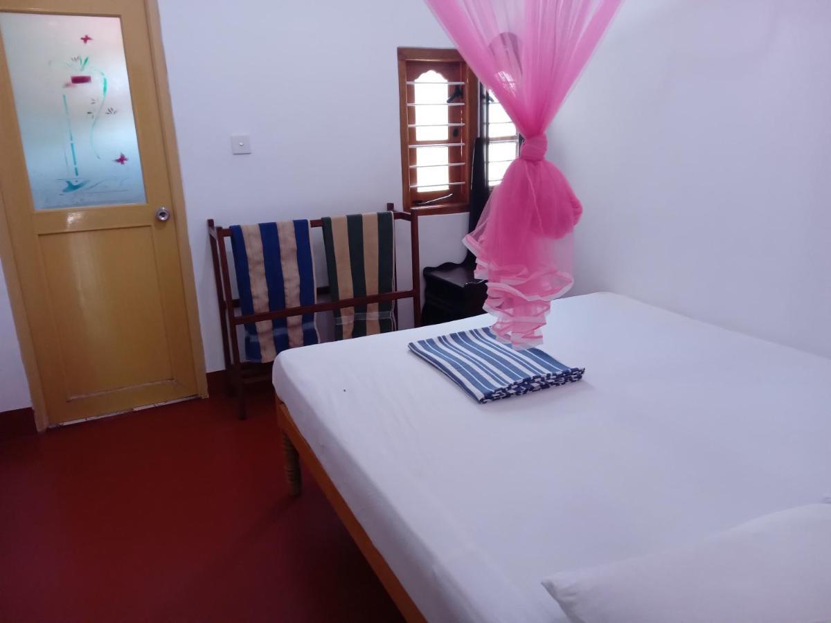 Vibushan Guest House Nilaveli Buitenkant foto