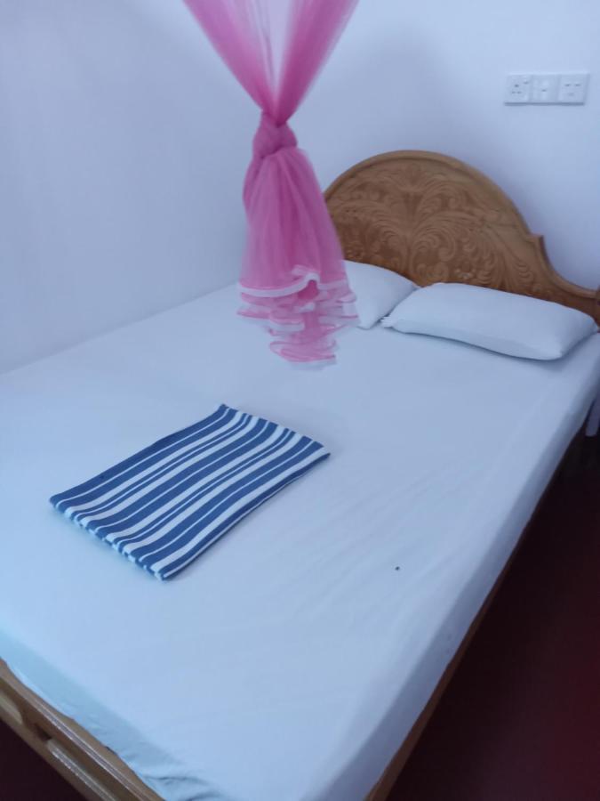 Vibushan Guest House Nilaveli Buitenkant foto