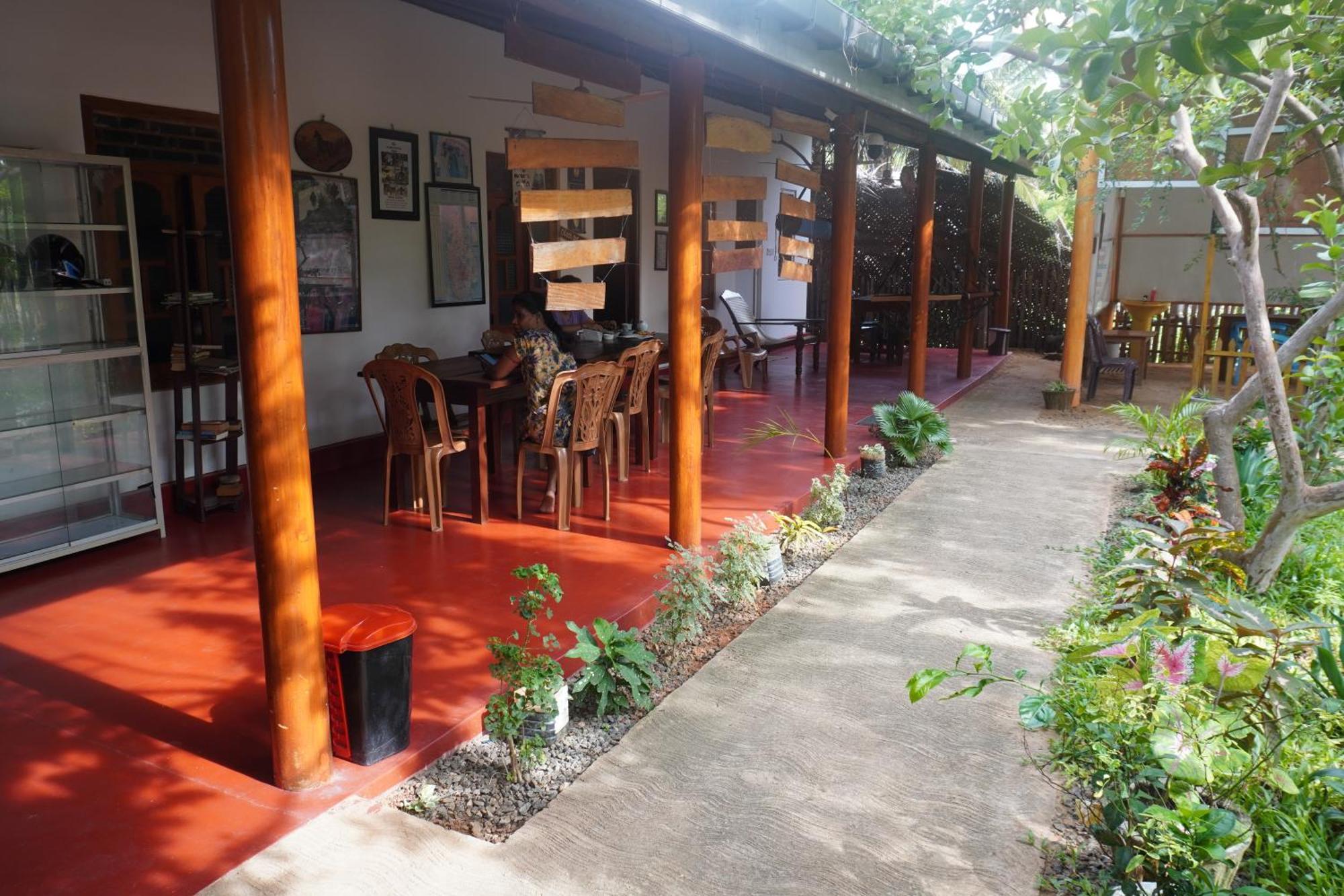 Vibushan Guest House Nilaveli Buitenkant foto