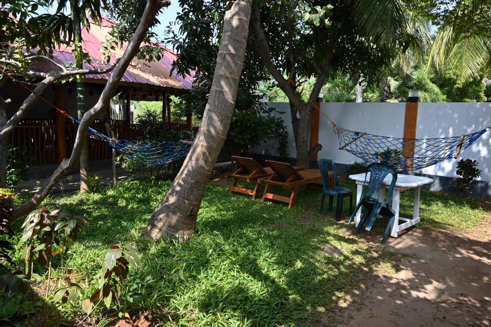 Vibushan Guest House Nilaveli Buitenkant foto